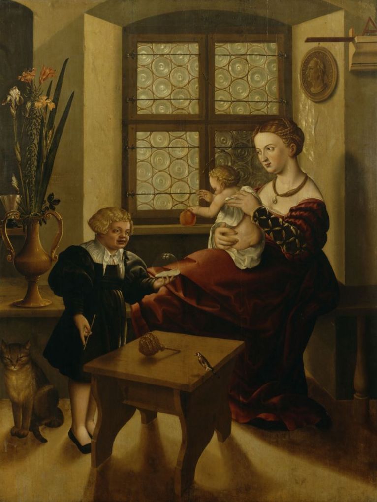 Historisches Gemälde einer Frau mit einem Säugling auf dem Schoß und einem etwas größeren Kind, das ihr etwas zeigt.