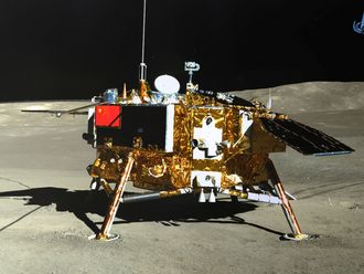 Im Rahmen der chinesischen Mondmission hat der Mond Rover "Jadehase 2" den Lander auf der Mondoberfläche fotografiert.