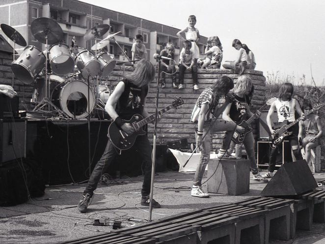 Die Magdeburger Band Asathor bei einem Open-Air-Konzert 1988.