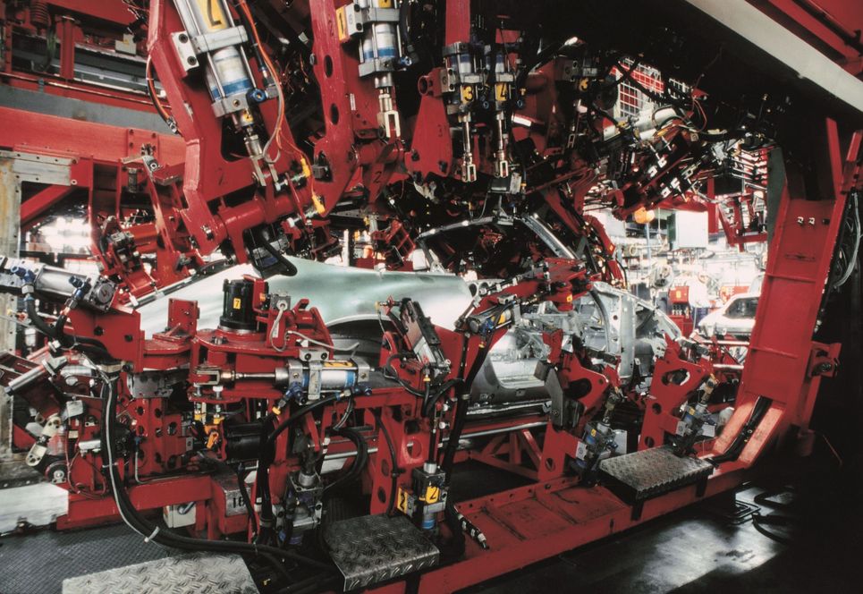 Kompliziert aussehende Maschine für den Autobau.