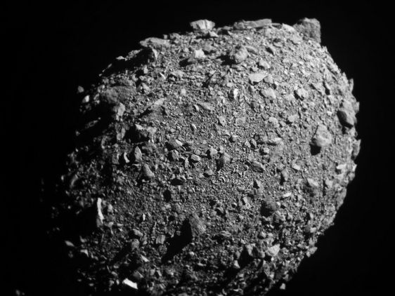 Steinige Oberfläche des Asteroiden Dimorphos