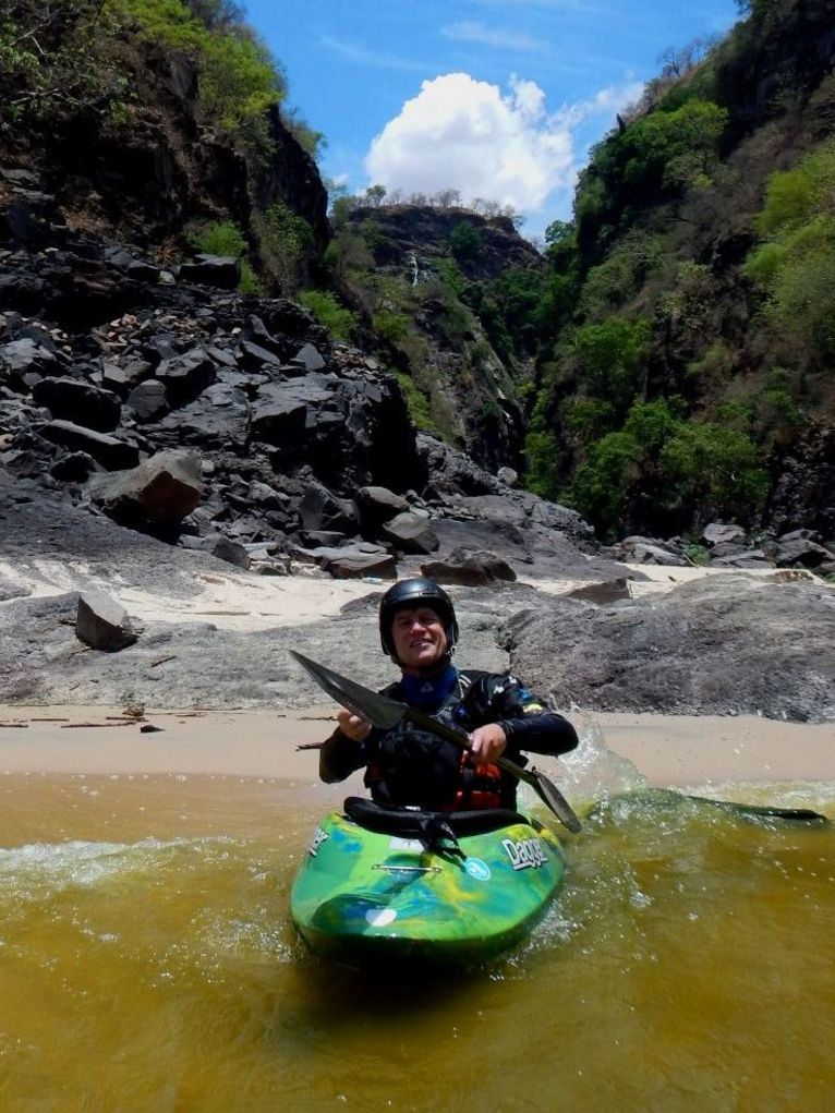 Alexander Sukhodolov beim Rafting im Kajak.