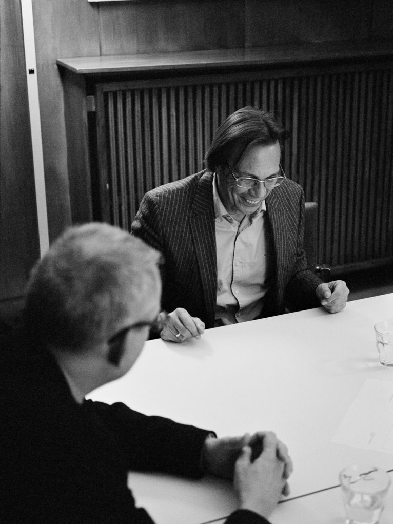 Harald Welzer am Tisch mit Andreas Wirsching.