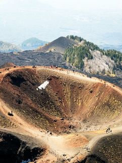 Grater eines Vulkans.